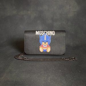$650 Moschino Transformer Chain Wallet